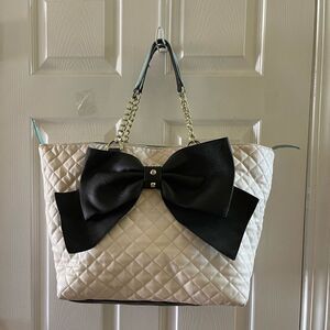 Betsey Johnson beige quilted large tote with black bow accent mint green…